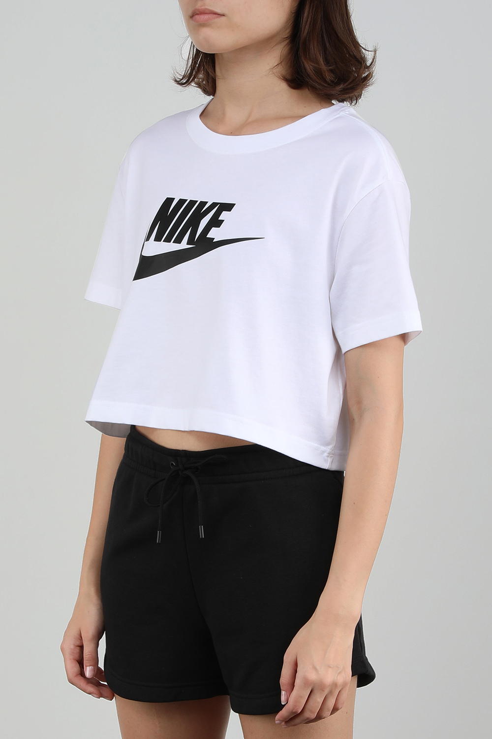 חולצת קרופ לבנה עם לוגו